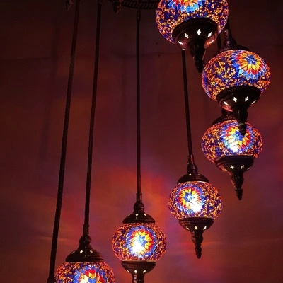Langer Treppen-Kronleuchter, türkisches Glas, handgefertigter Lampenschirm, Pendelleuchte (WH